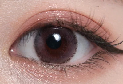 ピーチベージュ片目着画