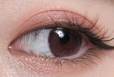 ピーチベージュ片目着画